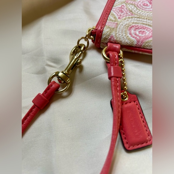 Coach Audrey Op Art Swirl Pink Khaki Canvas Pink Leather Wristlet Wallet EUC - Picture 4 of 4